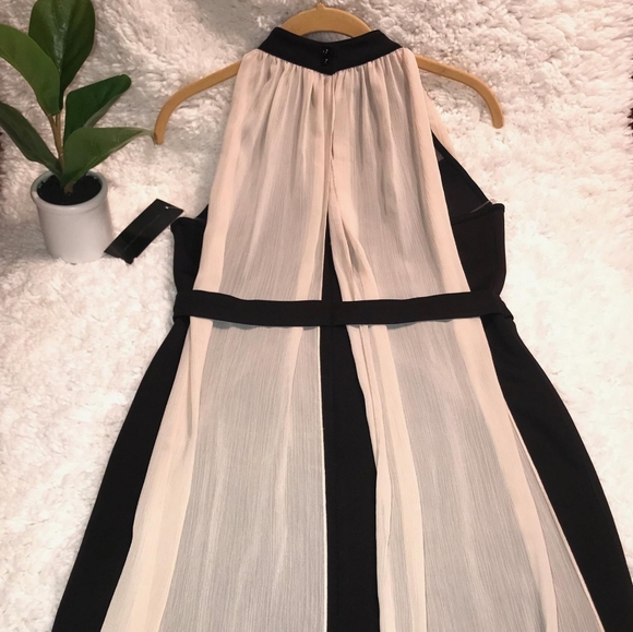 Dresses & Skirts - Versatile Black Dress